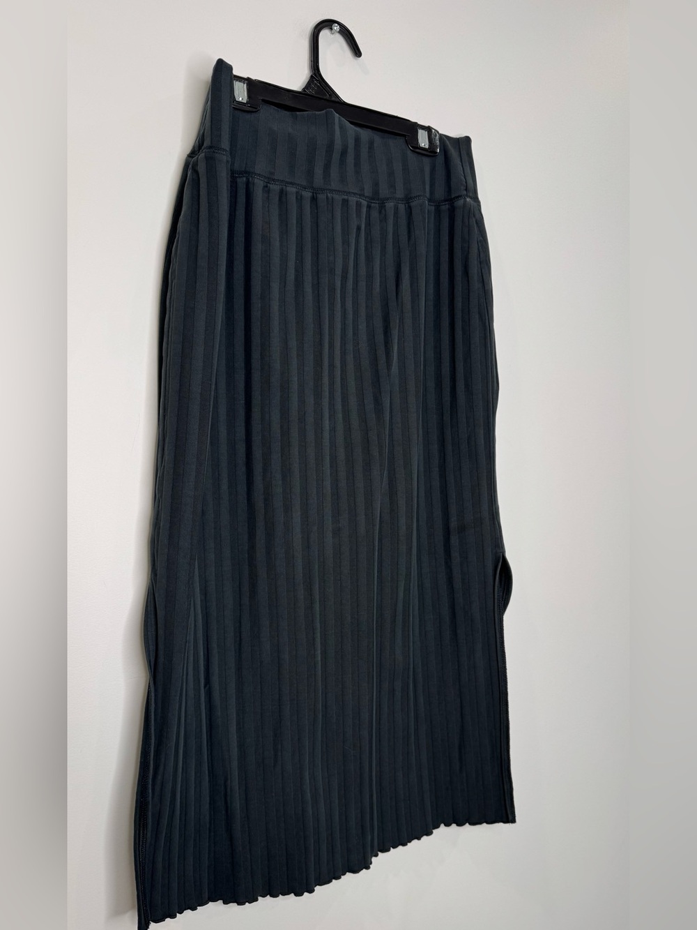 Aerie offline Ribbed Midi Skirt with Side Slits - Black sz medium - Picture 4 of 6
